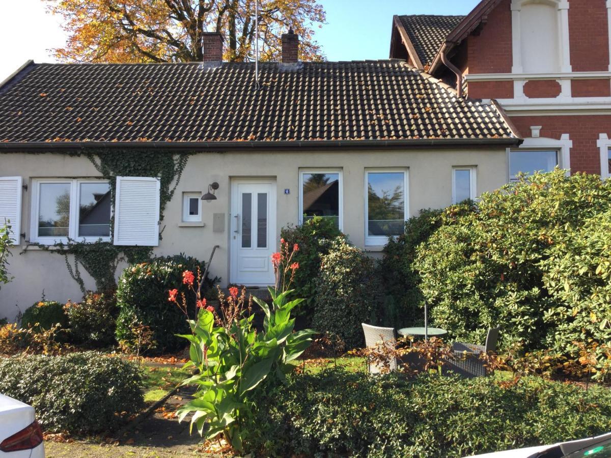 Ferienhaus Us Luett Hus Und Das Zimmer Linde Im Haupthaus Oldenburg Esterno foto